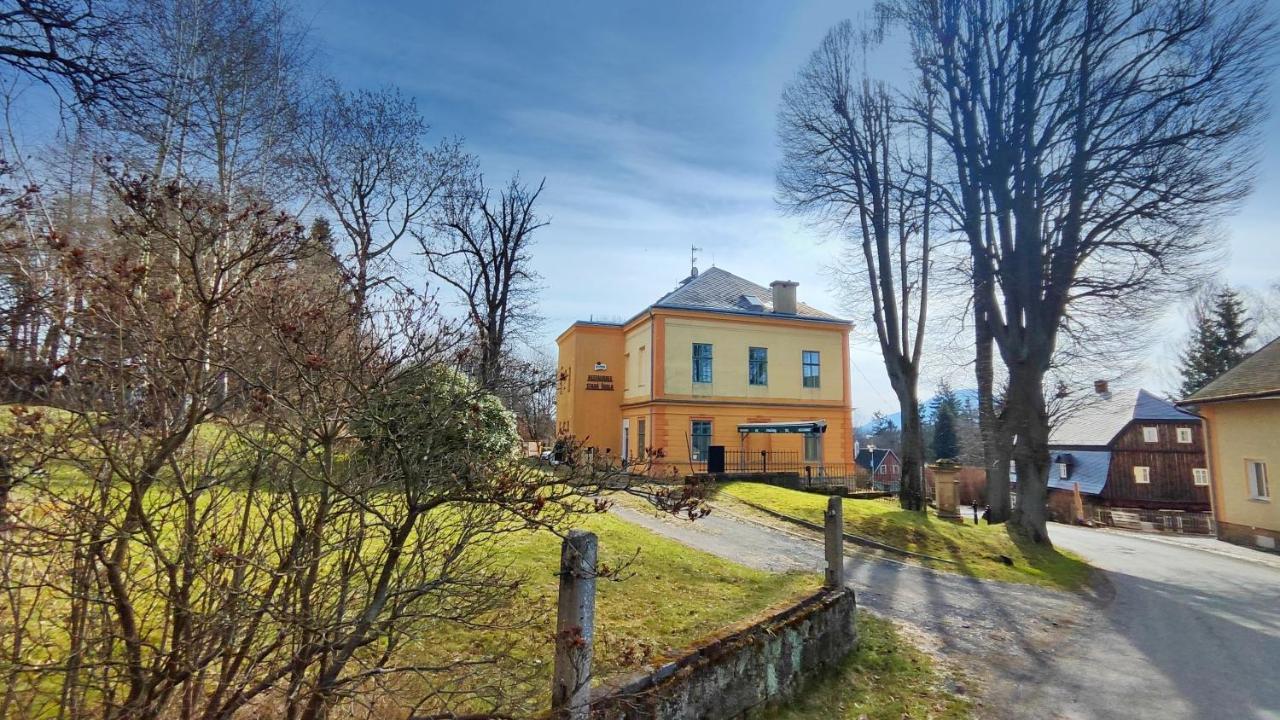 Hotel Stara Skola Mezna Luaran gambar